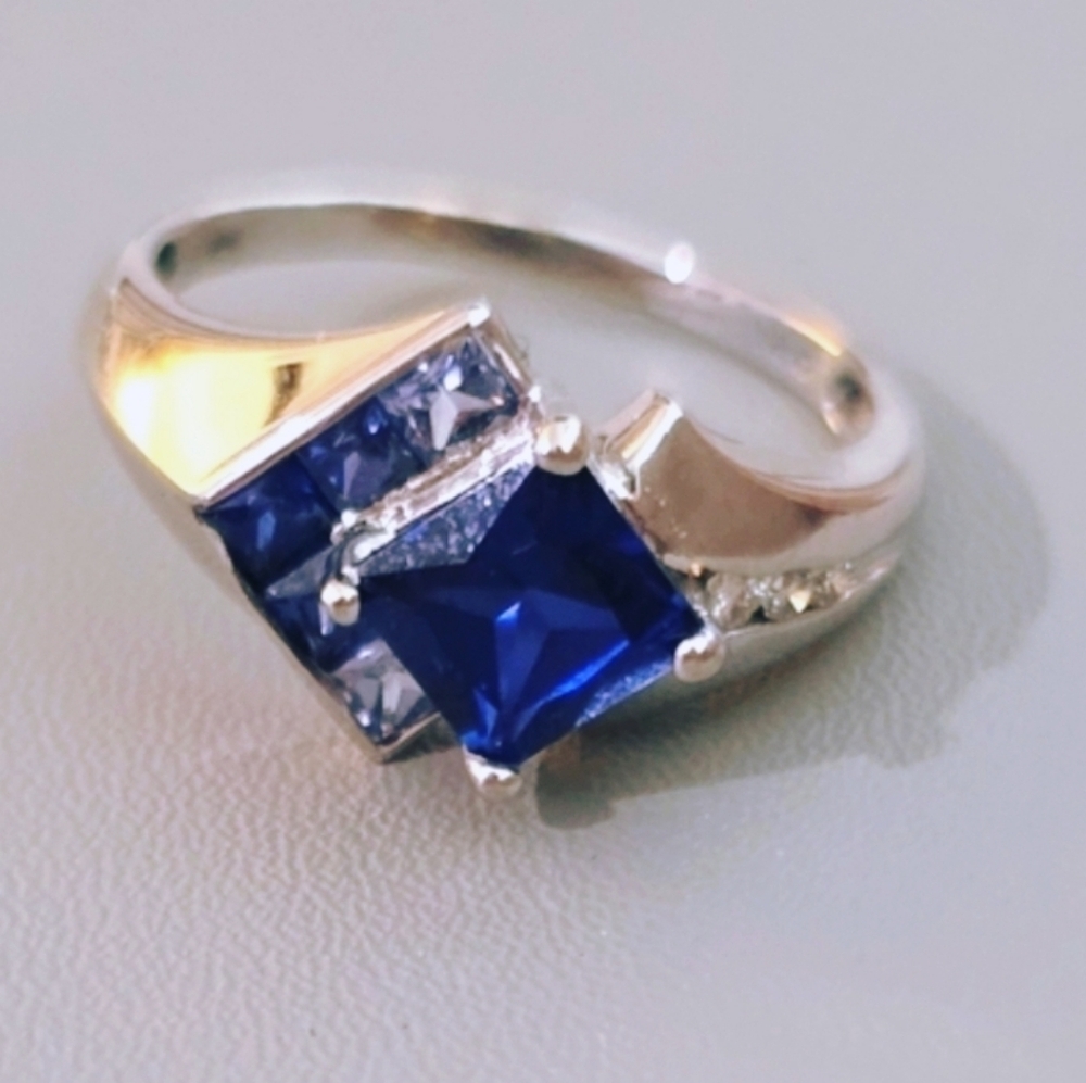 STUNNING Sapphire, Diamond and 14K White Gold Ring